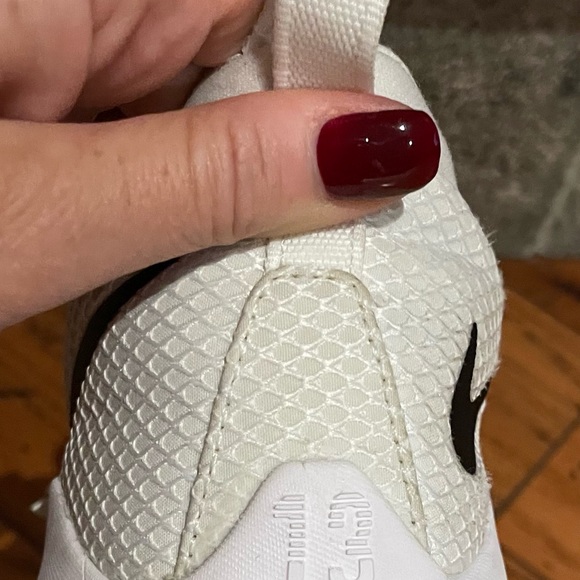 Lightly used mens Nike PG 1 basketball shoes. - Picture 5 of 6